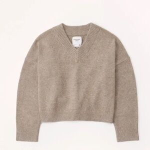 Abercrombie & Fitch V-Neck Wedge Sweater